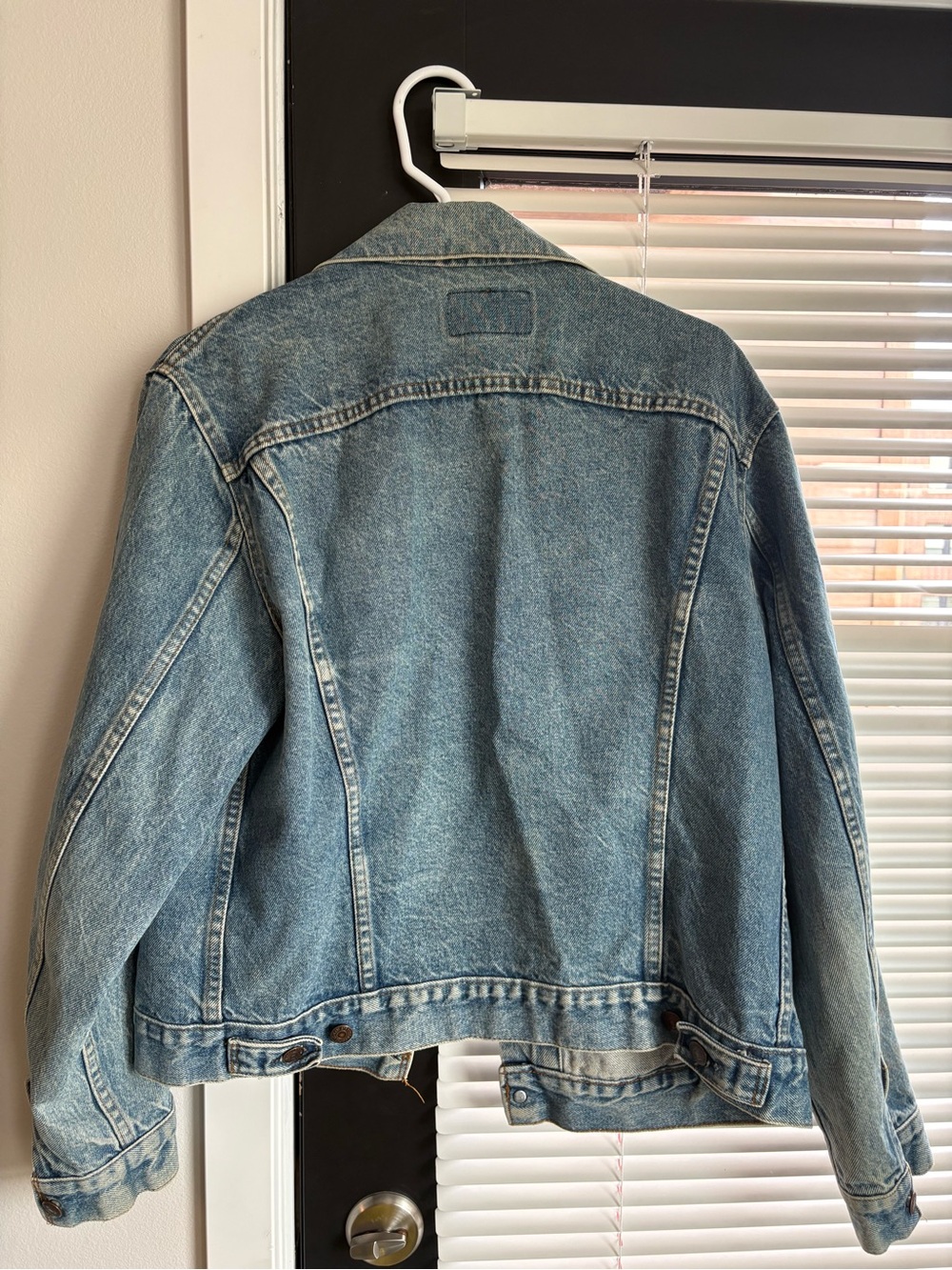 Levi's Light Blue Denim Jacket - Classic Trucker Style